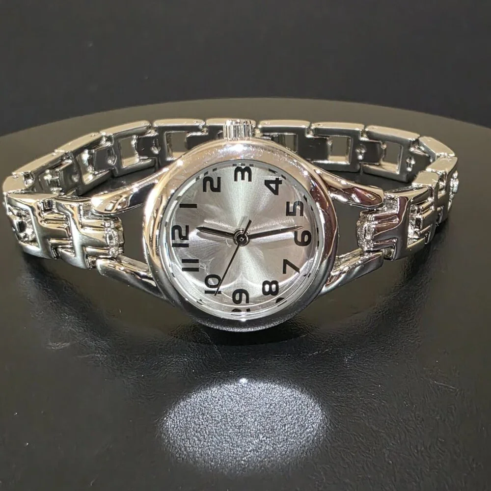 Easy to Read Round Silver Face Band Black Numbers Womens Wrist Watch New Battery